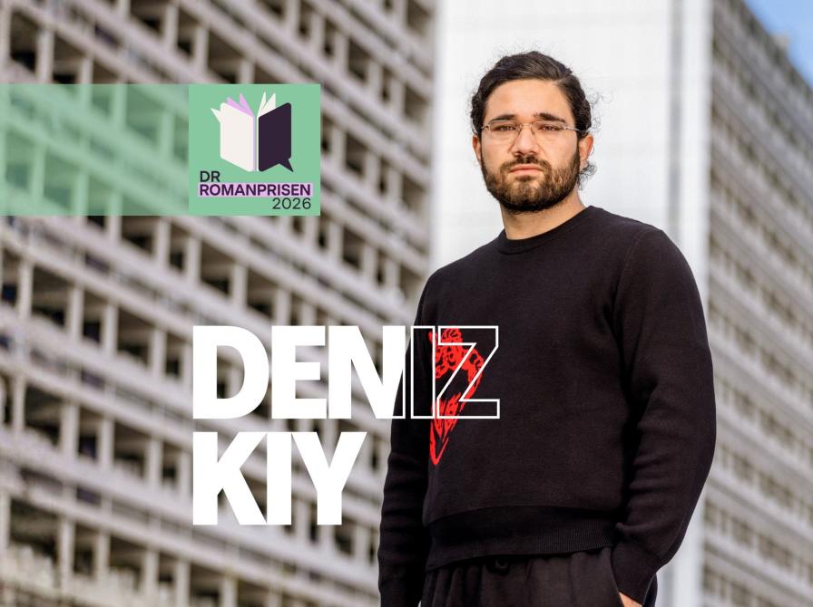 Forfatter Deniz Kiy foran høje blokke